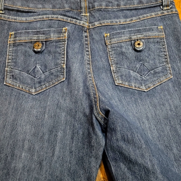 Sz 8 denim cuffed capris - Picture 3 of 3